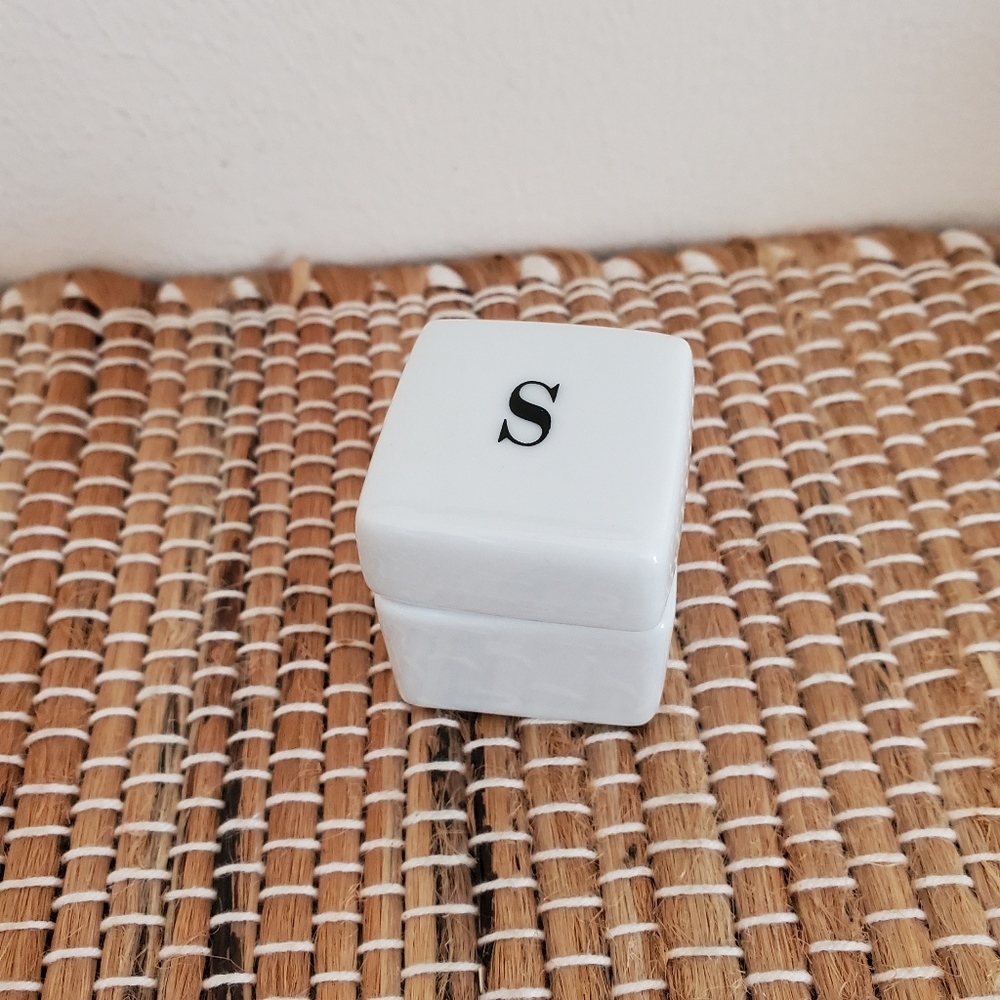 Tiny trinket box S INITIAL